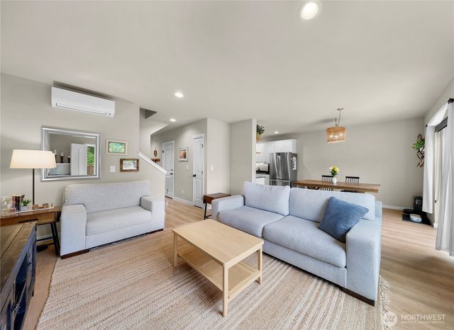 1911 SW Cooper Way, Oak Harbor, WA 98277