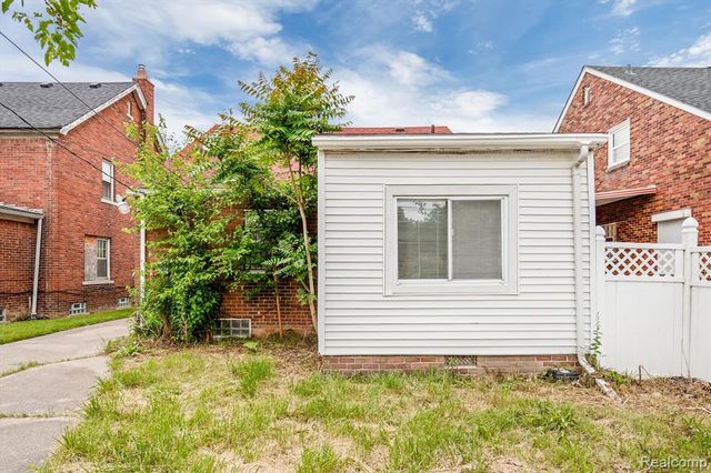 13084 Corbett Street, Detroit, MI 48213