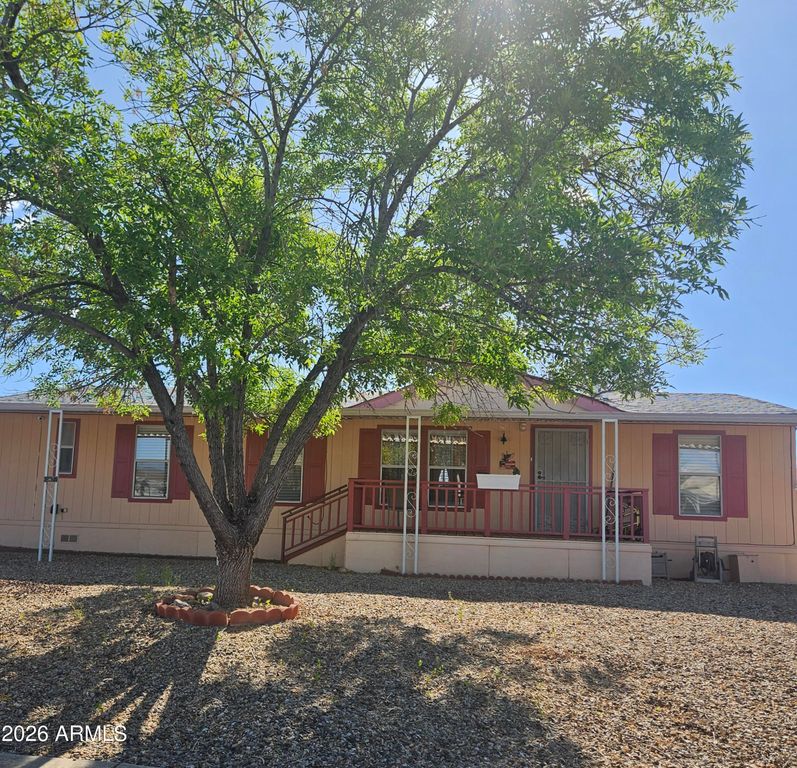 Image 1 of property listing at 708 S Shallow Brook Loop, Sierra Vista, AZ 85635