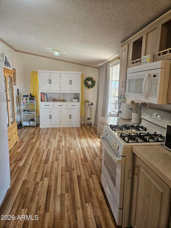 Image 11 of property listing at 708 S Shallow Brook Loop, Sierra Vista, AZ 85635