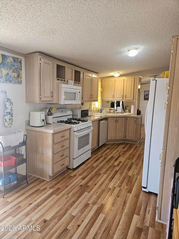Image 14 of property listing at 708 S Shallow Brook Loop, Sierra Vista, AZ 85635