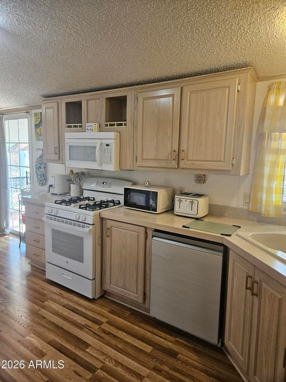 Image 15 of property listing at 708 S Shallow Brook Loop, Sierra Vista, AZ 85635