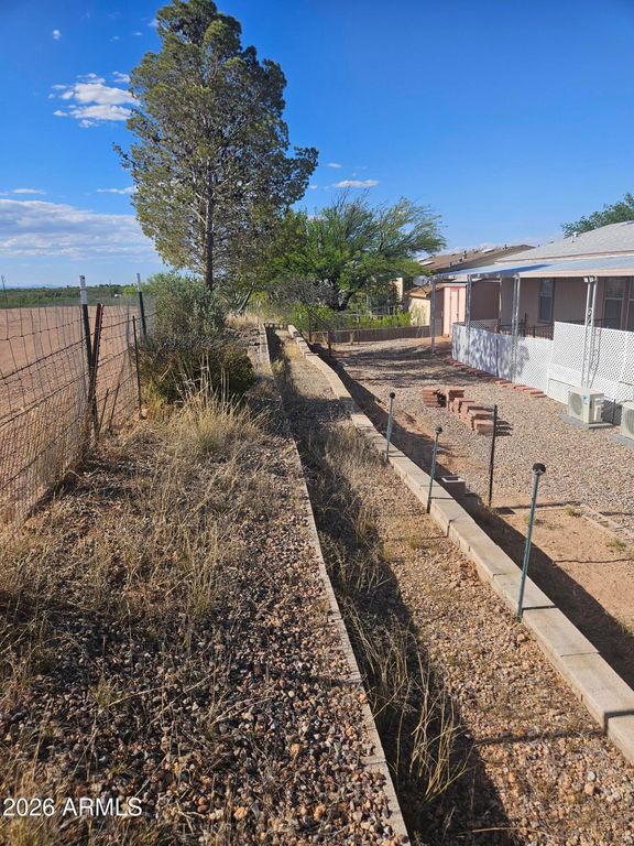 Image 39 of property listing at 708 S Shallow Brook Loop, Sierra Vista, AZ 85635