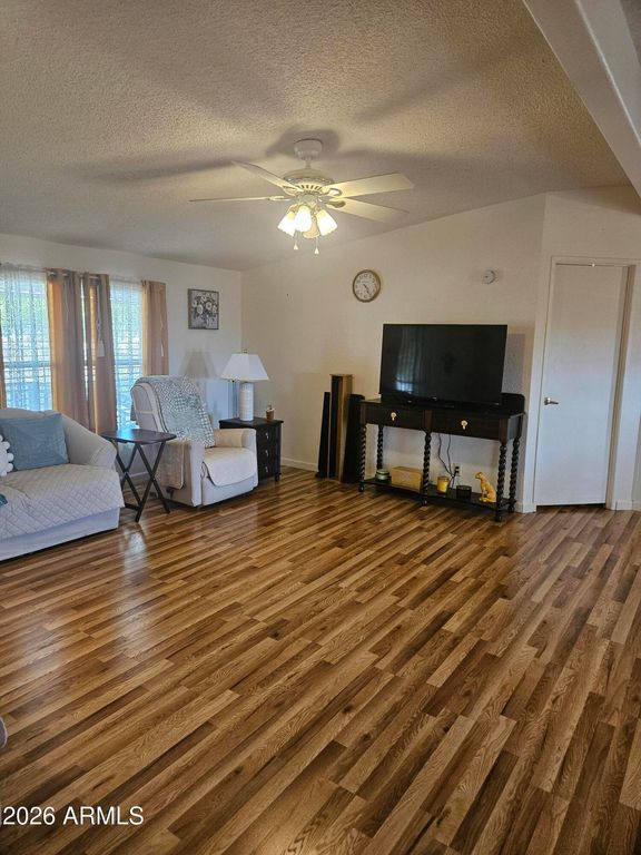 Image 7 of property listing at 708 S Shallow Brook Loop, Sierra Vista, AZ 85635