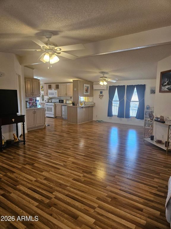 Image 8 of property listing at 708 S Shallow Brook Loop, Sierra Vista, AZ 85635