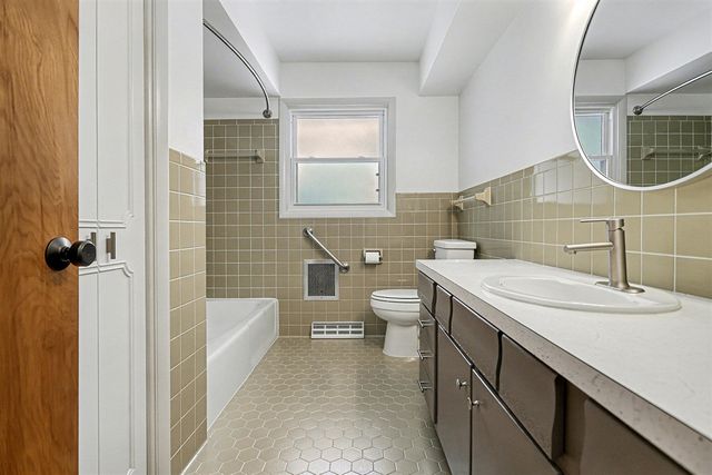 305 E 3rd Street, Lawton, MI 49065