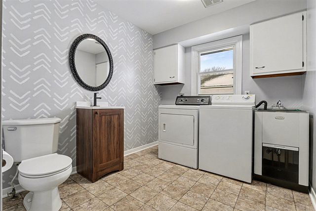 305 E 3rd Street, Lawton, MI 49065