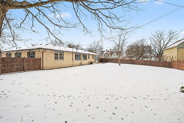 305 E 3rd Street, Lawton, MI 49065