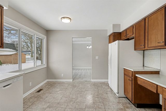 305 E 3rd Street, Lawton, MI 49065