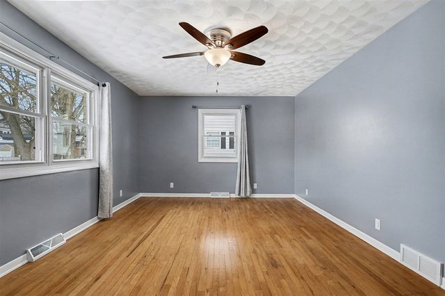 305 E 3rd Street, Lawton, MI 49065