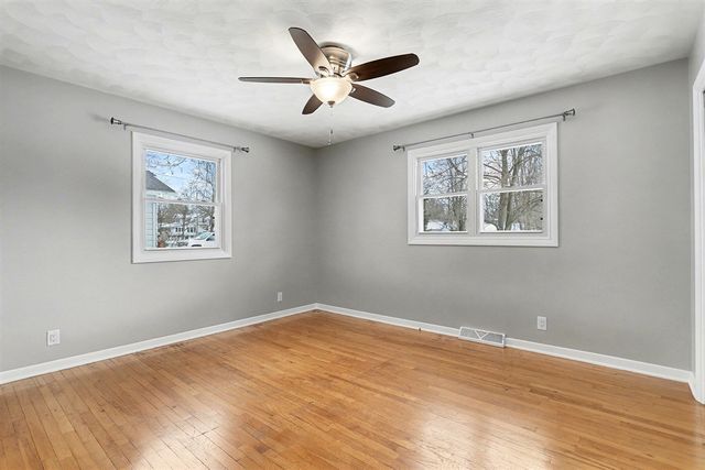 305 E 3rd Street, Lawton, MI 49065