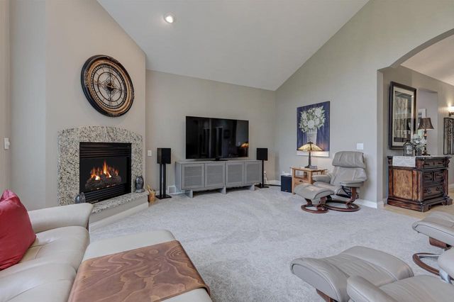 621 GLENVIEW AVENUE, Combined Locks, WI 54113