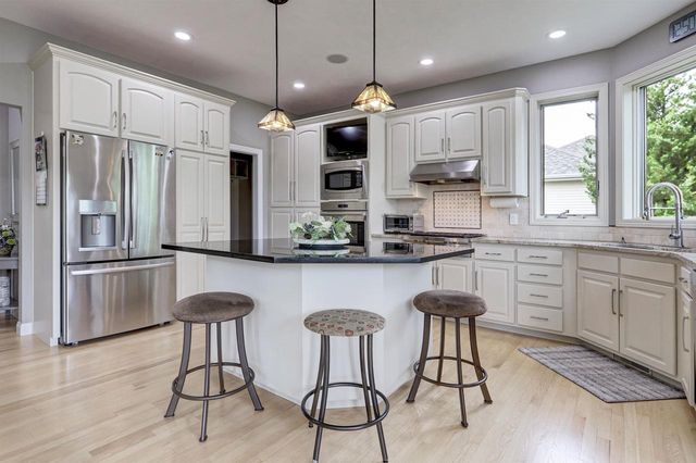 621 GLENVIEW AVENUE, Combined Locks, WI 54113