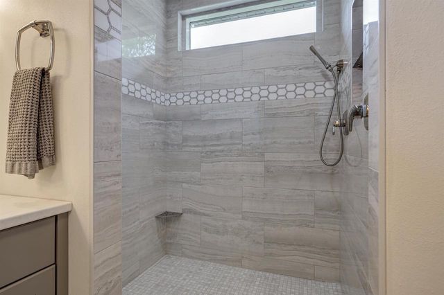 621 GLENVIEW AVENUE, Combined Locks, WI 54113