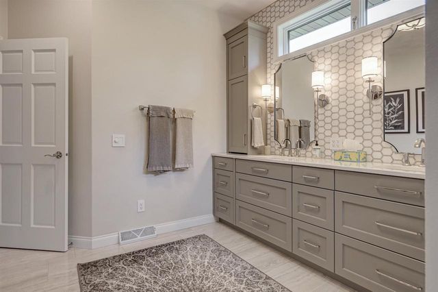 621 GLENVIEW AVENUE, Combined Locks, WI 54113