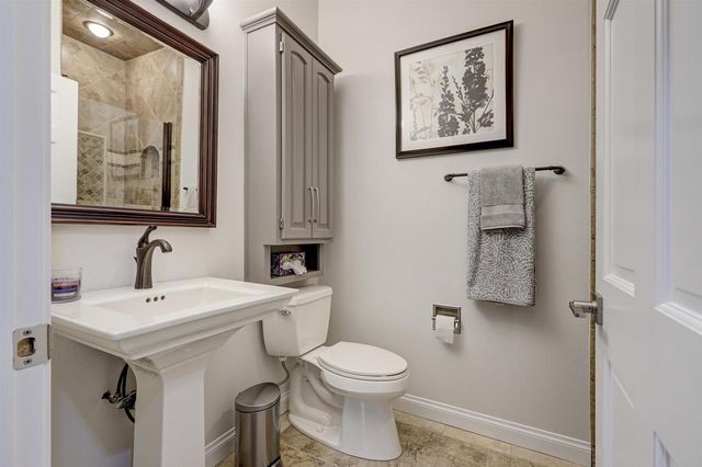 621 GLENVIEW AVENUE, Combined Locks, WI 54113