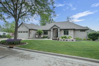 621 GLENVIEW AVENUE, Combined Locks, WI 54113