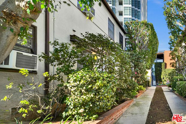 10357 Ashton Avenue, Los Angeles, CA 90024