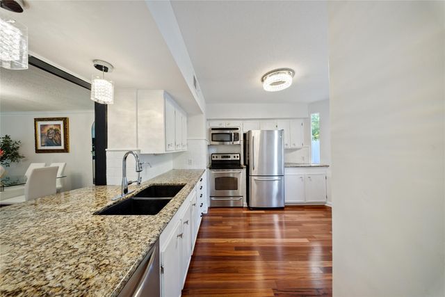 6563 Bayou Glen Road, Houston, TX 77057