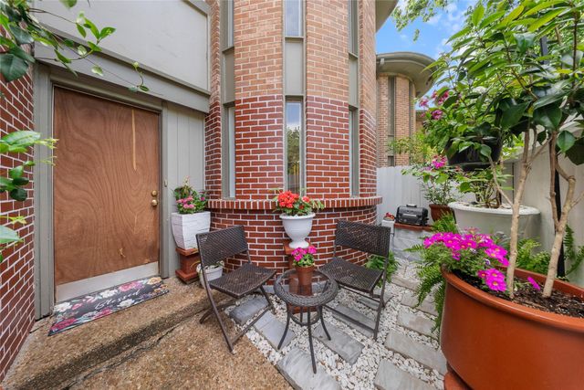 6563 Bayou Glen Road, Houston, TX 77057