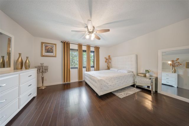 6563 Bayou Glen Road, Houston, TX 77057