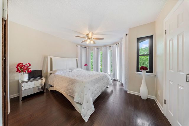 6563 Bayou Glen Road, Houston, TX 77057