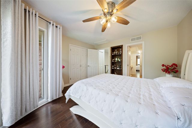 6563 Bayou Glen Road, Houston, TX 77057