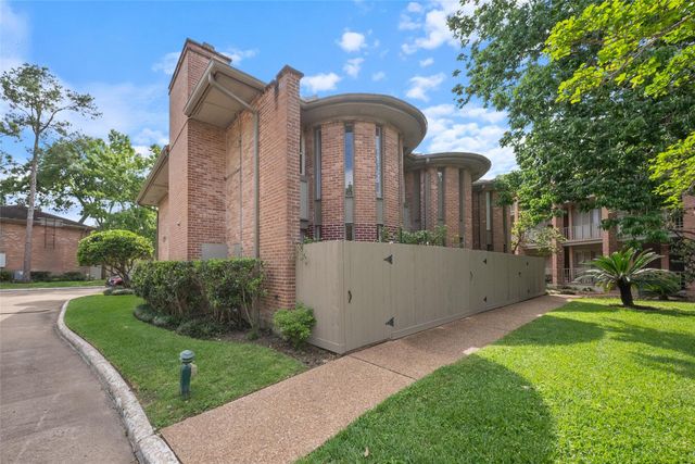 6563 Bayou Glen Road, Houston, TX 77057
