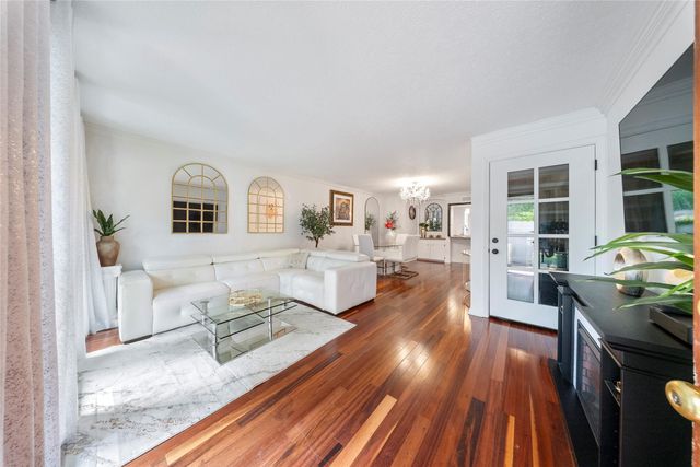 6563 Bayou Glen Road, Houston, TX 77057