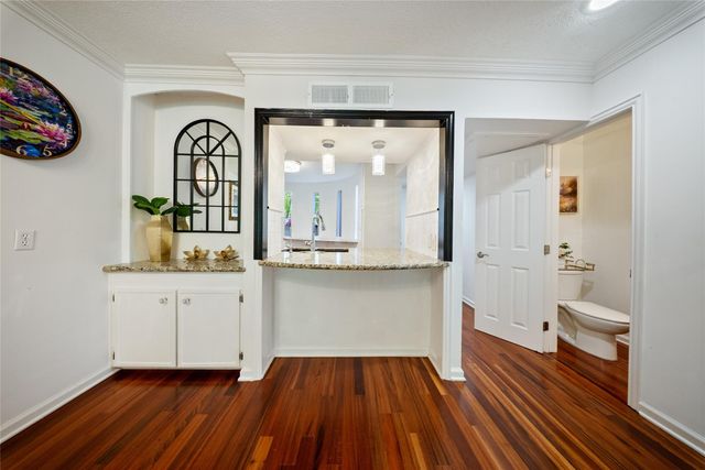 6563 Bayou Glen Road, Houston, TX 77057