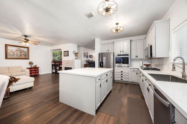 3210 Legends Creek Drive, Spring, TX 77386