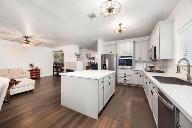3210 Legends Creek Drive, Spring, TX 77386