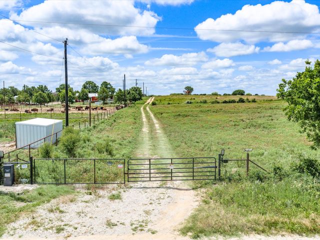 828 Wilson Road, Perrin, TX 76486