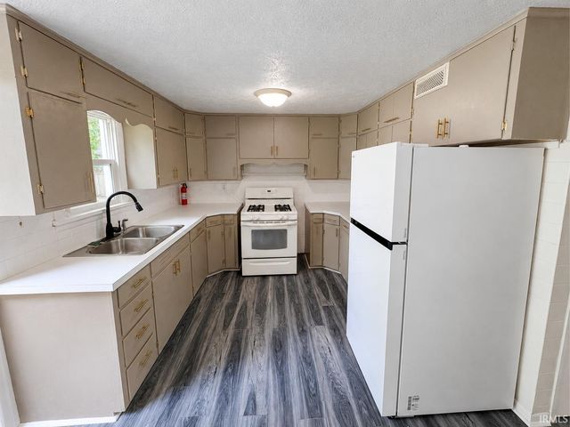 1635 N Johnson Street, South Bend, IN 46628