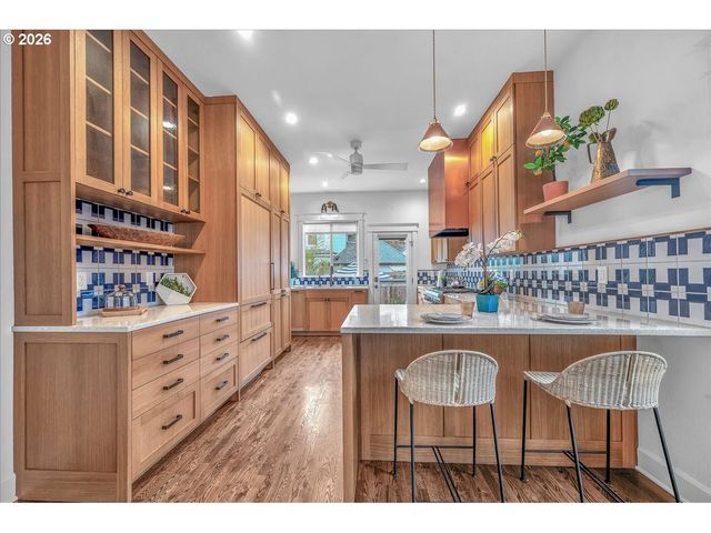 1017 Ne SKIDMORE St, Portland, OR 97211