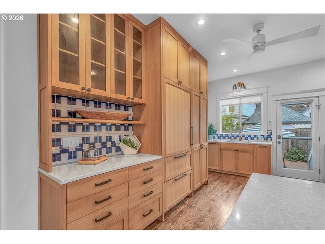 1017 Ne SKIDMORE St, Portland, OR 97211