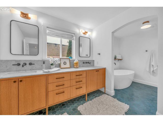 1017 Ne SKIDMORE St, Portland, OR 97211