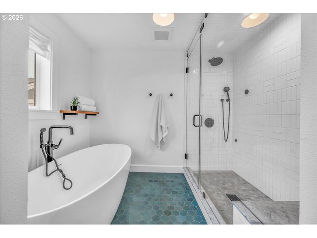 1017 Ne SKIDMORE St, Portland, OR 97211