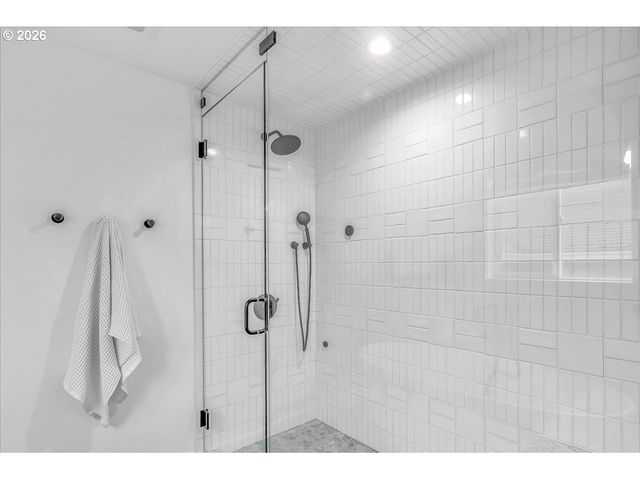 1017 Ne SKIDMORE St, Portland, OR 97211