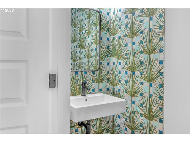 1017 Ne SKIDMORE St, Portland, OR 97211