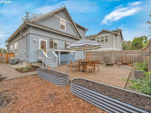 1017 Ne SKIDMORE St, Portland, OR 97211