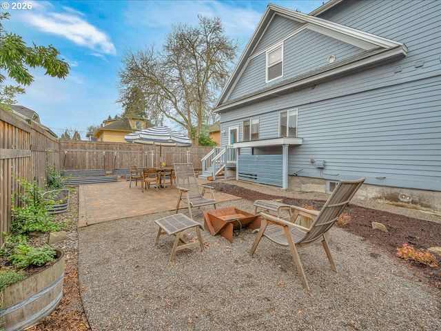 1017 Ne SKIDMORE St, Portland, OR 97211