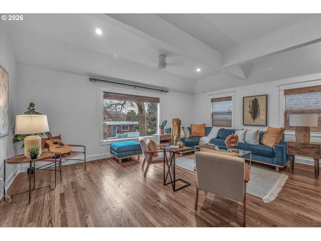 1017 Ne SKIDMORE St, Portland, OR 97211