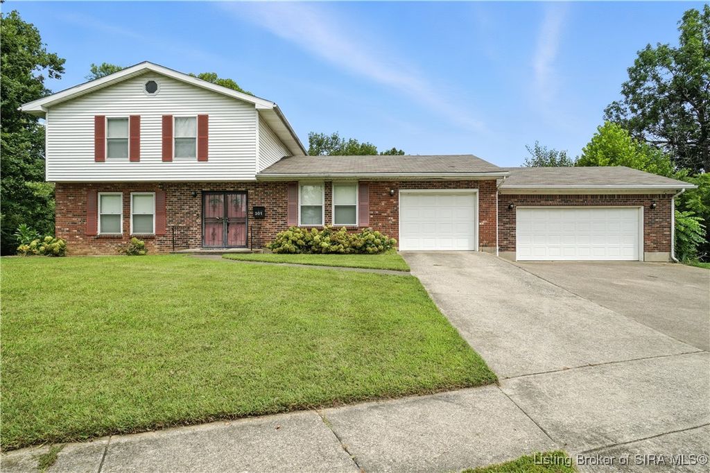 301 Country Club Drive, New Albany, IN 47150