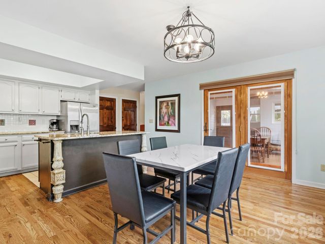 317 Robertson Street, Burnsville, NC 28714