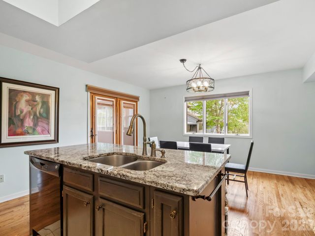 317 Robertson Street, Burnsville, NC 28714