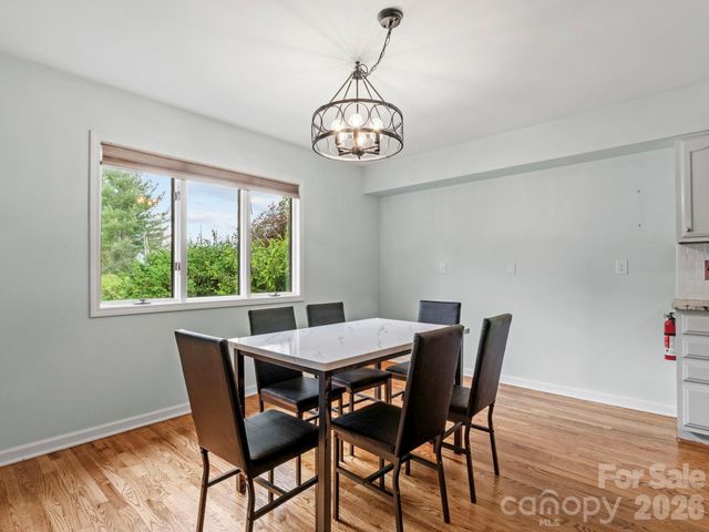 317 Robertson Street, Burnsville, NC 28714