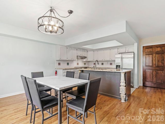 317 Robertson Street, Burnsville, NC 28714