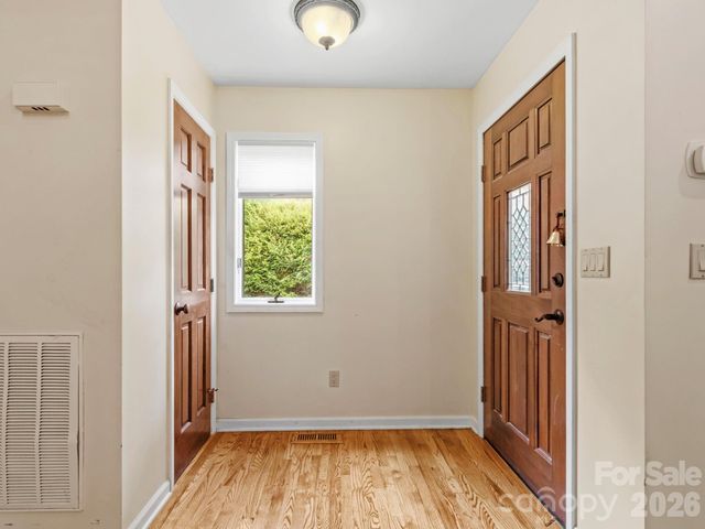 317 Robertson Street, Burnsville, NC 28714