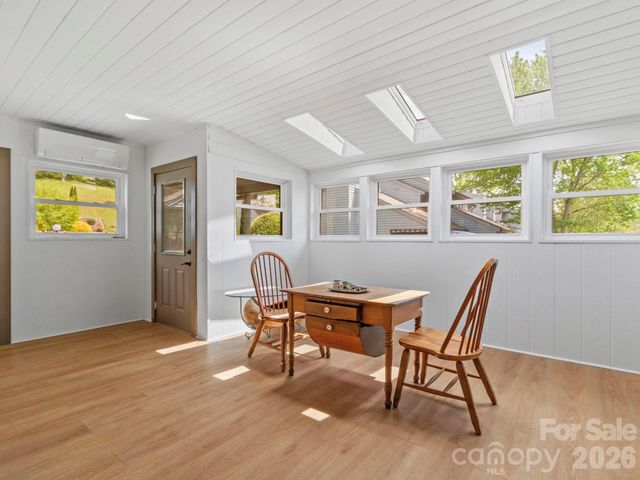 317 Robertson Street, Burnsville, NC 28714